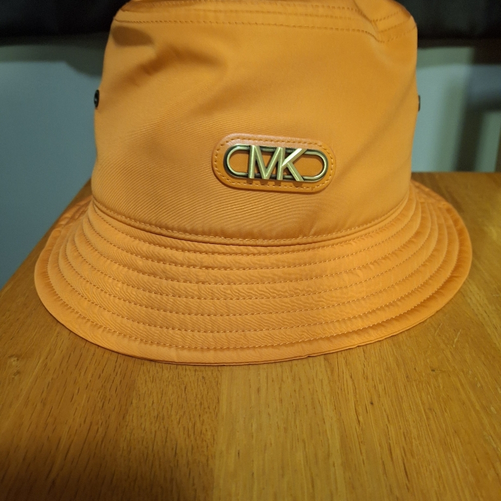 Host Pick Michael Kors Woven Bucket Hat - Picture 12 of 12